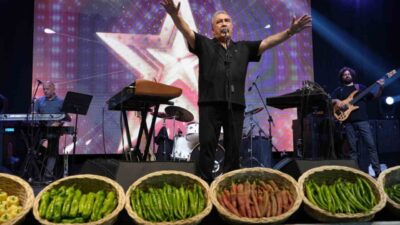 10’uncu Uluslararası Altın Biber Festivali’nin final gecesinde Ümit Besen ve