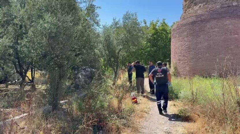Bursa’nın İznik ilçesinde tarihi surların dibinde erkek cesedi bulundu. Olayla