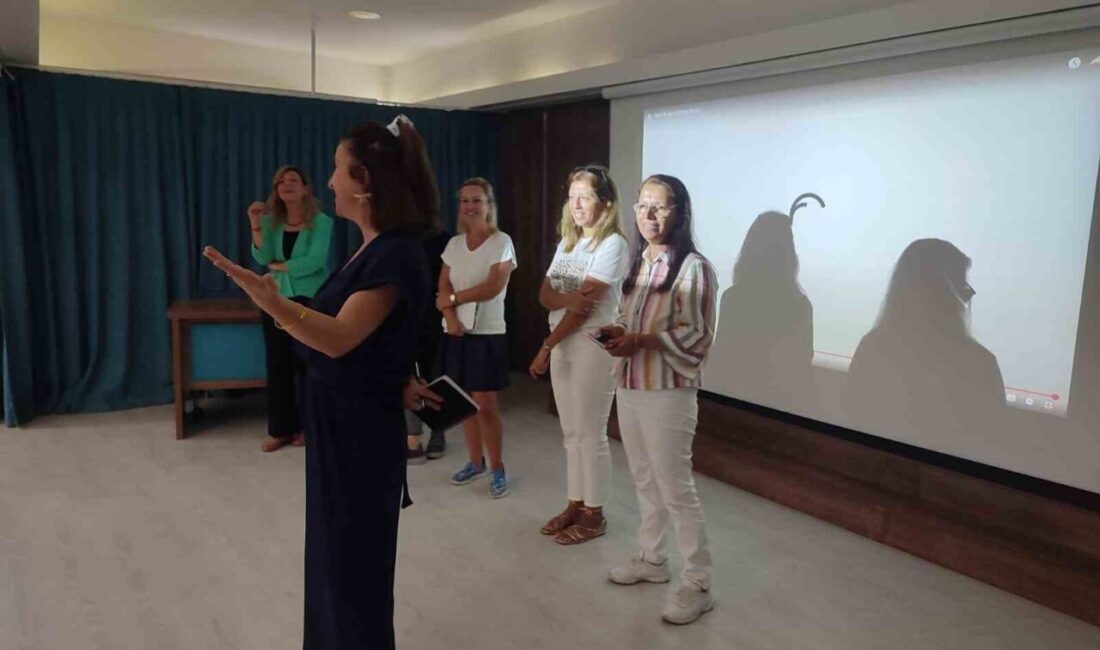 Bursa’da “Türkiye yüzyılı maarif modeli” eğitimleri başladı Millî Eğitim Bakanlığı tarafından hayata geçirilen Türkiye Yüzyılı Maarif Modeli