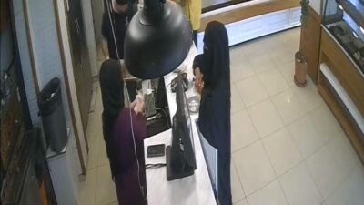 Bursa’nın Yıldırım ilçesinde esnafı dolaşarak “tırnakçılık” yöntemiyle hırsızlık yapmaya çalışan