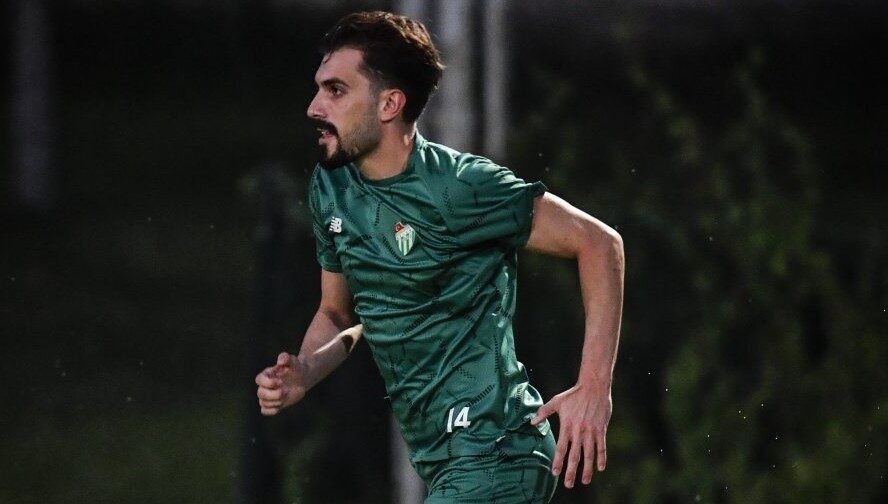Bursaspor, Arnavutköy maçı hazırlıklarını tamamladı Lig’in 4. haftasında Arnavutköy Belediyesi FSK’yı sahasında ağırlayacak Bursaspor, Özlüce