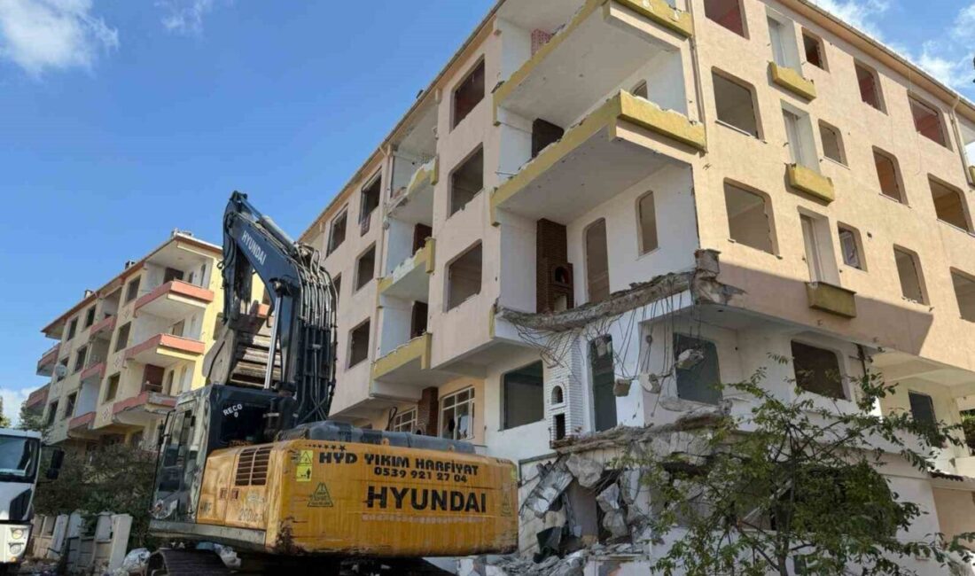Büyükçekmece’de 9 bloklu sitede kentsel dönüşüm başladı İstanbul’un Büyükçekmece ilçesinde, depremde yıkılma riski bulunan 9 bloklu 125