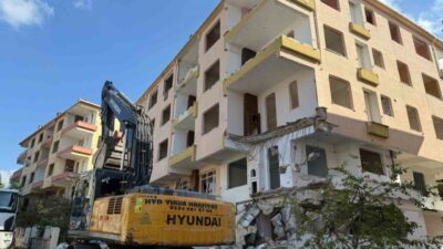 İstanbul’un Büyükçekmece ilçesinde, depremde yıkılma riski bulunan 9 bloklu 125