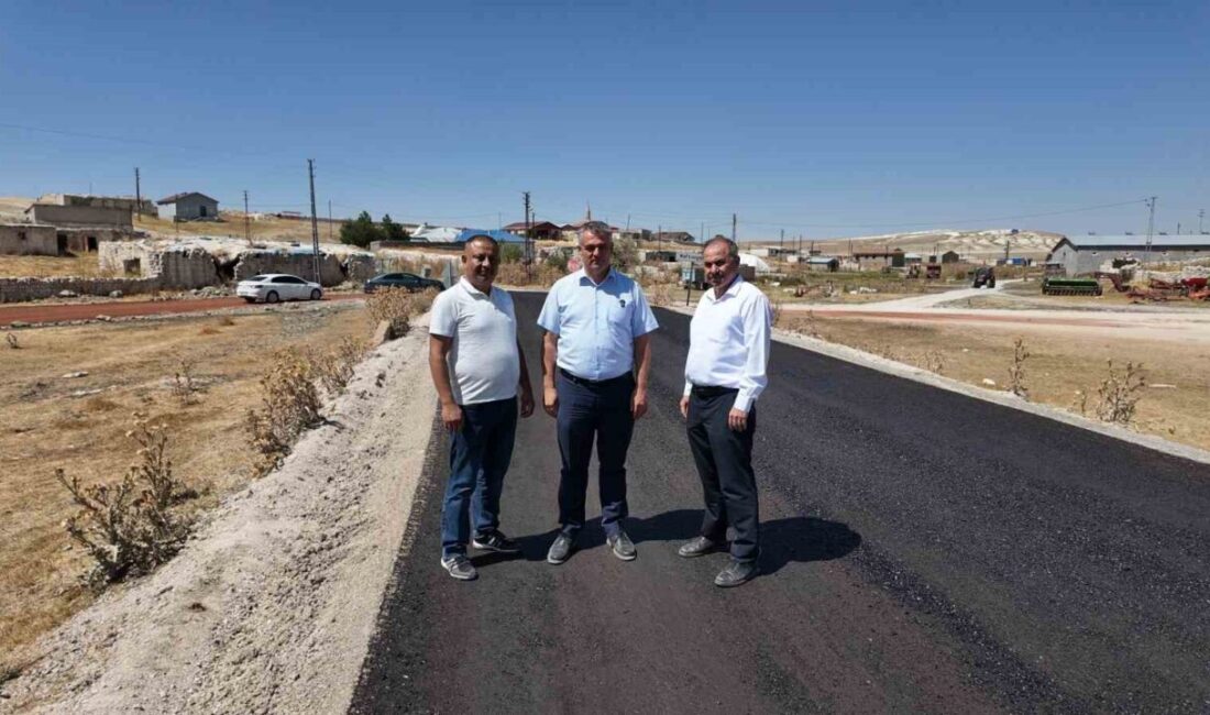 Kayseri Büyükşehir Belediyesi kırsal bölgelerdeki asfaltlama çalışmalarını aralıksız sürdürüyor. Büyükşehir,