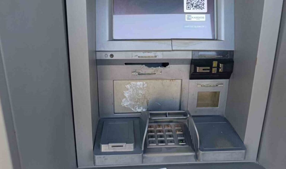 Antalya’nın Manavgat ilçesinde bir ATM, kimliği belirsiz kişi ya da