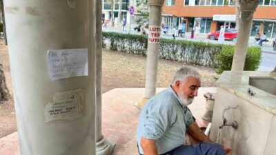 Eskişehir’de bir şadırvanda unutulan protez dişler için camiye asılan “Şadırvanda