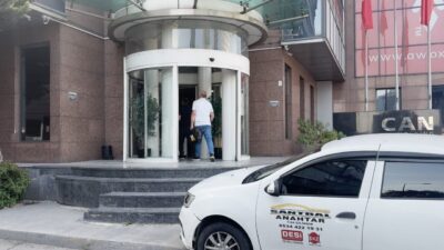 Can Holding’in Küçükçekmece’deki merkezinde jandarma ekiplerinin çalışması devam ederken, çilingir