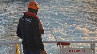 Çanakkale Boğazı’nda Lapseki Dalyan önlerinde makine arızası yaşanan tekne, Kıyı