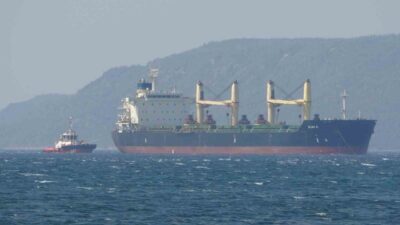 Çanakkale Boğazı’ndan geçen 169 metre boyundaki ‘ELİNA B’ isimli genel