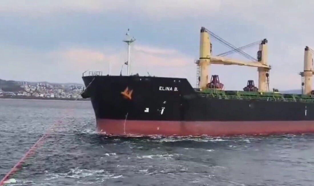 Çanakkale Boğazı’ndan geçen 169 metre boyundaki ‘ELİNA B’ isimli genel