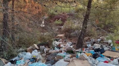 Çanakkale’de ormanlık alanlar, kimliği belirsiz kişilerin attığı moloz yığınları ve