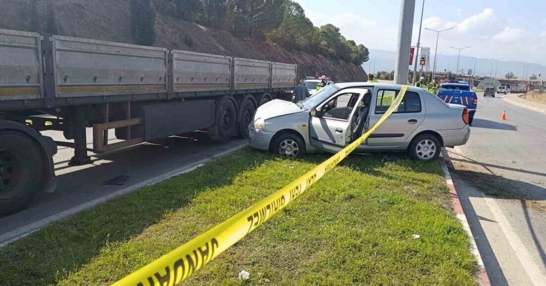 Çan‘da trafik kazası: 1 ölü 1 yaralı Çanakkale’nin Çan ilçesinde tır ile otomobilin çarpışması sonucu 1 kişi