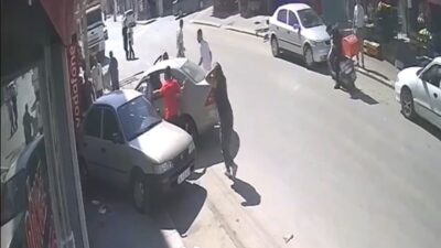 Eskişehir’de bir aracın park halindeki başka bir araca çarparak bir