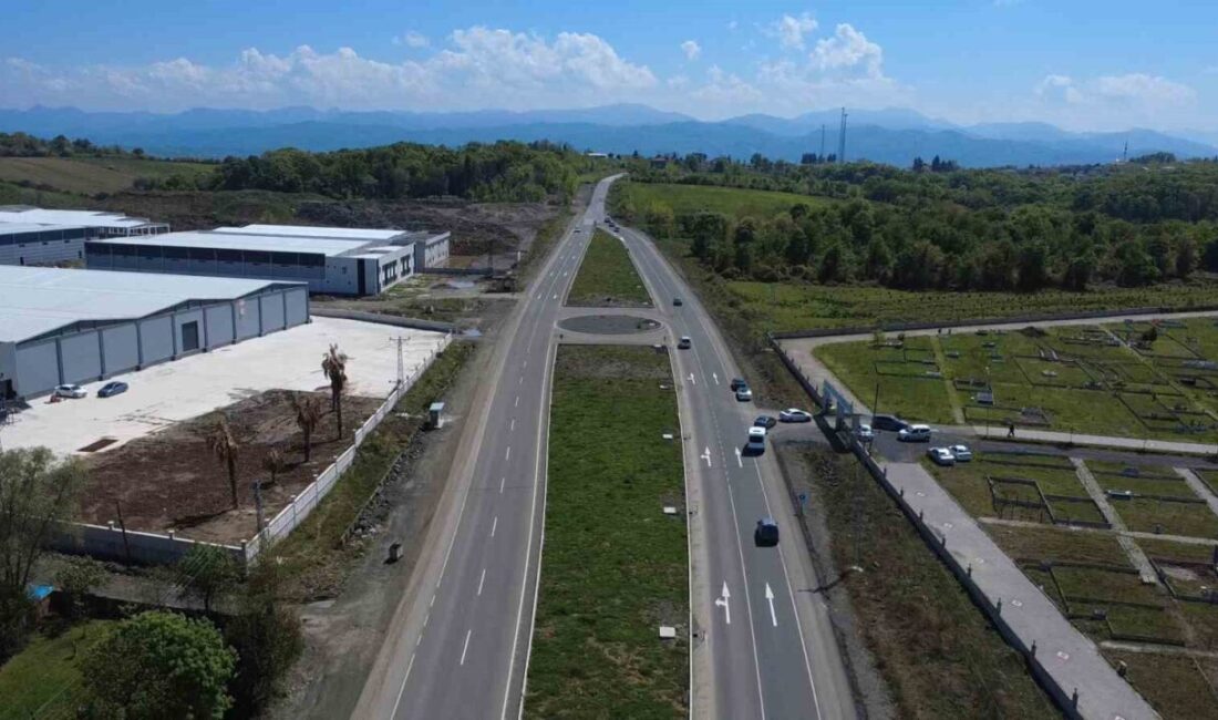 Çarşamba-Ayvacık yolunda çalışmalar hızlandı Samsun’un Çarşamba ile Ayvacık ilçelerini birbirine bağlayan karayolunda yıllardır devam