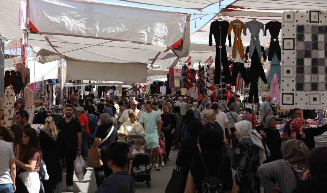 Çarşamba Kumaş Pazarı bugün ilk kez yeni yerinde açıldı. Erenler