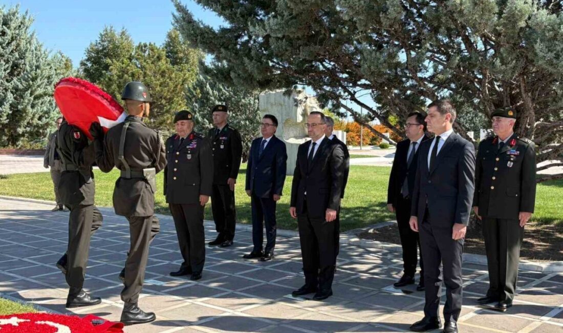Cemal Gürsel mezarı başında anıldı 4. Cumhurbaşkanı Cemal Gürsel, ölümünün 59’uncu yılında mezarı başında anıldı.