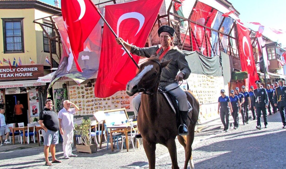Çeşme’nin kurtuluşunun 103. yıldönümü kutlandı Çeşme’nin düşman işgalinden kurtuluşunun 103. yıldönümü, düzenlenen resmi tören ve