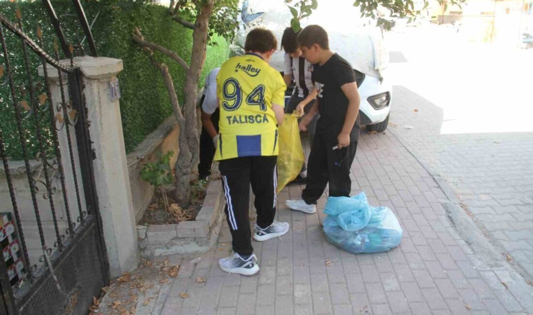 Çevreci çocuklardan örnek davranış Konya’nın Beyşehir ilçesinde çocuklar, mahallelerindeki cadde ve sokaklarda yaptıkları çevre