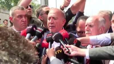 Cumhuriyet Halk Partisi (CHP) İl Başkanlığı önünde yoğun güvenlik önlemleri