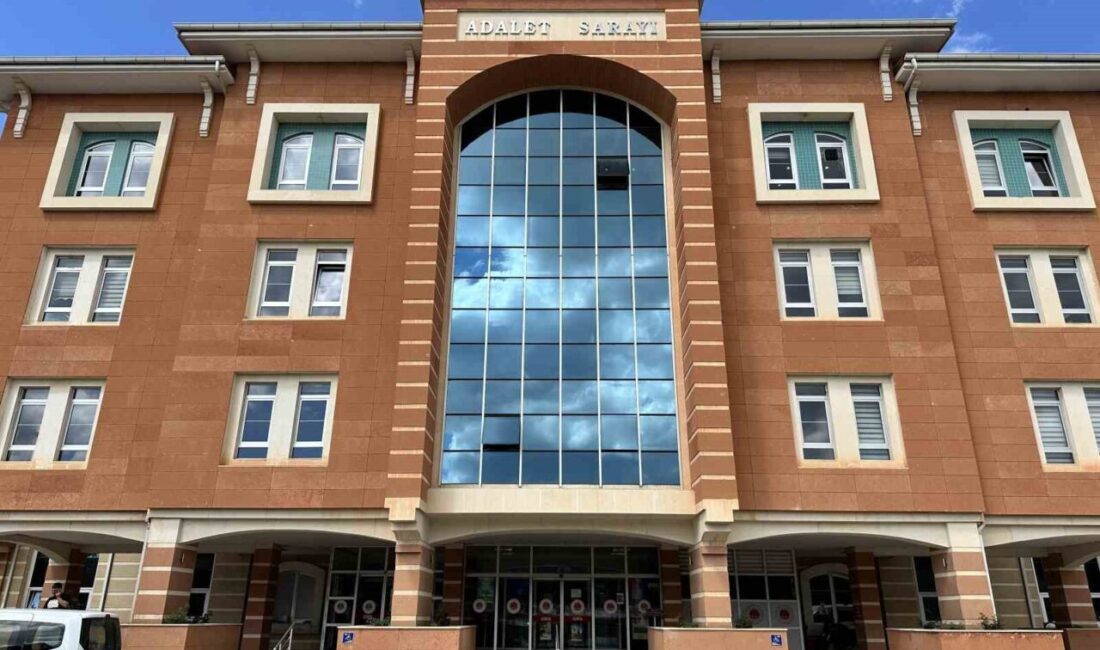 Çiftlik evlerini kenevir serasına çeviren sanıkların yargılanmasına devam edildi Kastamonu’da çiftlik evlerinde kenevir yetiştiren ve jandarma ekiplerinin operasyonu ile