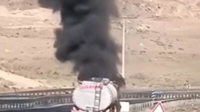 Şırnak’ın Cizre ilçesinde seyir halindeki akaryakıt kamyonu alevlere teslim oldu.