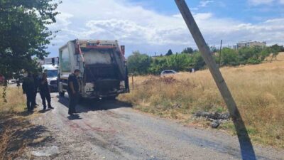 Kırıkkale’de geri manevra yapan çöp kamyonunun aydınlatma direğine çarpması sonucu