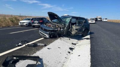 Tekirdağ’ın Çorlu ilçesinde yol çalışmasının sürdüğü tek şeride düşen yolda