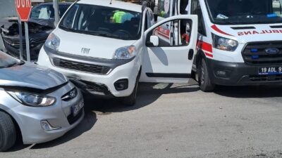 Çorum’un Sungurlu ilçesinde 3 aracın çarpışması neticesinde meydana gelen kazada