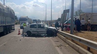 Çorum’da kamyon ile otomobilin çarpışması neticesinde meydana gelen kazada 4