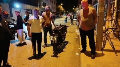 Çorum’un Osmancık ilçesinde kontrolünü kaybettiği motosikletten düşen sürücü yaralandı. Kaza,