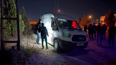 Kayseri’nin Kocasinan ilçesinde çukura düşen aracını çıkarmaya çalışan şahsın başına,