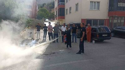 Malatya’nın Darende ilçesinde itfaiye ekipleri, Darende Sürücü Kursu’nda yangın eğitimi