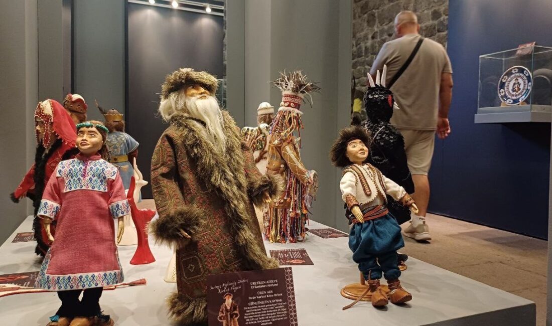 Dede Korkut karakterlerinin minyatürleri vatandaşlara sergilendi Kayseri kültür Yolu Festivali kapsamında düzenlenen etkinlikler çerçevesinde ‘Sesimiz Nefesimiz