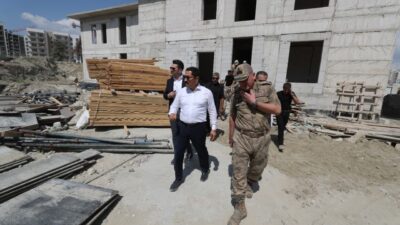 Hatay’da depremin ardından yapımına başlanan Defne ilçe jandarma binası, lojman