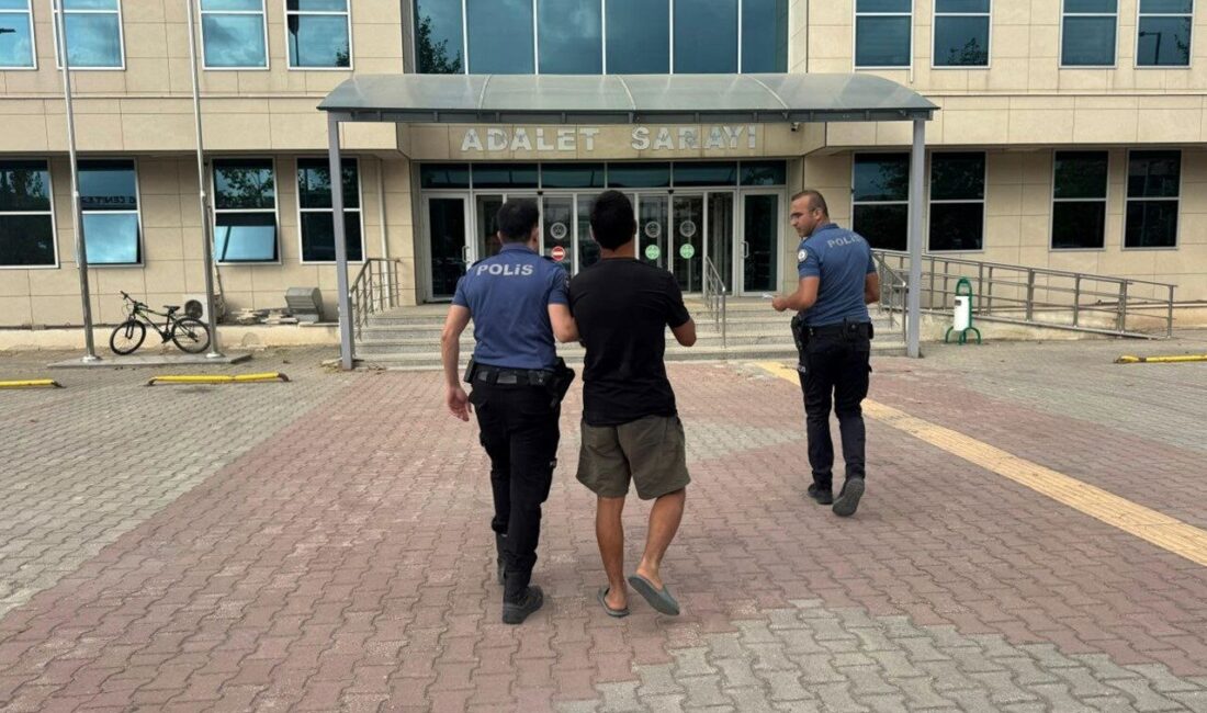 Denizde kurtarıldı, karada yakalandı: 22 yıl kesinleşmiş hapis cezası çıktı Sakarya’nın Karasu ilçesinde boğulma tehlikesi geçiren ve cankurtaranlar tarafından kurtarılan