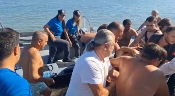 Hatay’ın Arsuz ilçesinde denize giren bir vatandaş, yüzdüğü sırada beyin