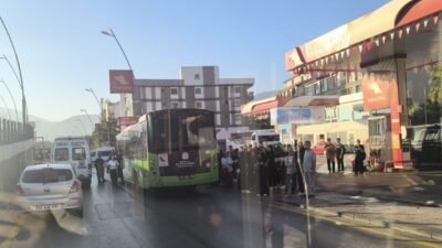 DENİZLİ (İHA) – Denizli’nin Pamukkale ilçesinde sabah trafiğinde arıza yapan
