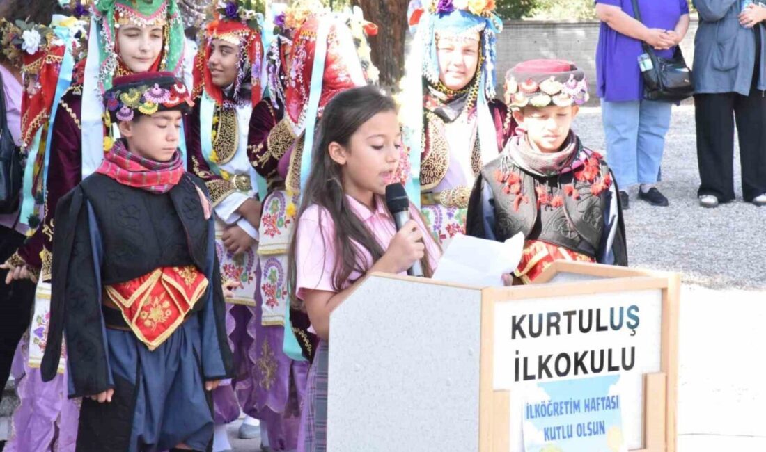 Depremin vurduğu Sındırgı’da İlköğretim Haftası kutlandı Deprem afetini yaşayan Balıkesir’in Sındırgı ilçesinde İlköğretim Haftası, düzenlenen törenle