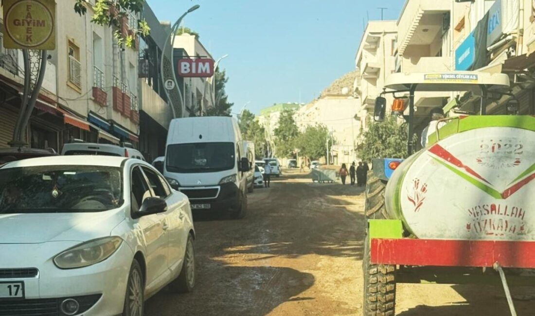 Derik Belediyesinin yol çalışmaları vatandaşa çile yaşattı Mardin’in DEM Partili Derik Belediyesi tarafından yürütülen yol çalışmaları vatandaşların