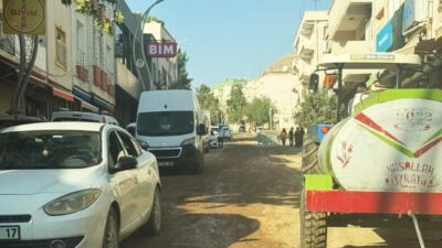 Mardin’in DEM Partili Derik Belediyesi tarafından yürütülen yol çalışmaları vatandaşların