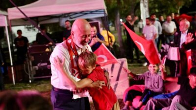 Kocasinan Belediyesi, milli heyecanı dev ekrana taşıyarak vatandaşlara unutulmaz bir