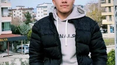 Osmaniye’nin Kadirli ilçesinde devrilen traktörün altında kalan genç, hayatını kaybetti.