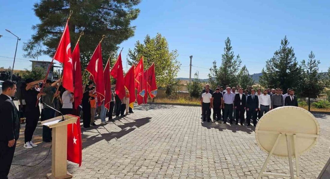 Dicle’de İlköğretim Haftası coşkuyla kutlandı Diyarbakır’ın Dicle ilçesinde İlköğretim Haftası coşkuyla kutlandı. Yeni eğitim öğretim