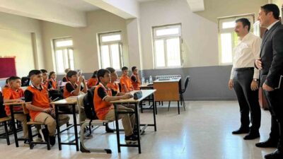 Diyarbakır’ın Dicle ilçesinde 2025-2026 eğitim-öğretim yılının ilk ders zili çaldı.