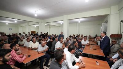 Dilovası Belediye Başkanı Ramazan Ömeroğlu, Mimar Sinan Mahallesi’nde vatandaşlarla bir