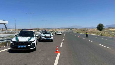 Denizli-Aydın yolunda seyir halindeyken dinlenme tesisinde unuttuğu arkadaşını almak için