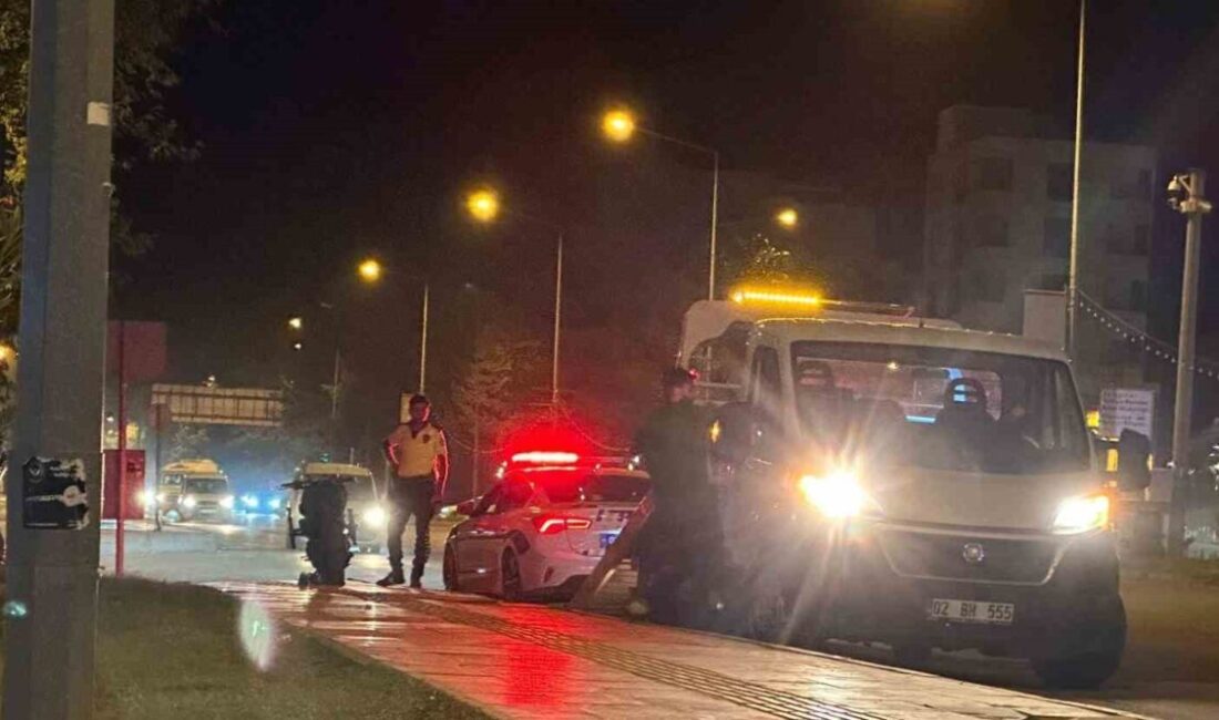 Direğe çarpan motosikletin sürücüsü ağır yaralandı Adıyaman’da, kontrolden çıkan motosikletin direğe çarpması sonucu sürücü ağır yaralandı.