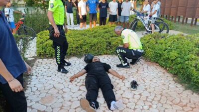 Manavgat’ta sürücüsünün direksiyon hakimiyetini kaybettiği motosiklet kaldırıma çıkarak aydınlatma direğini