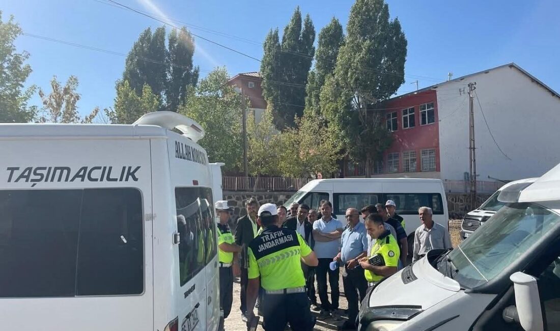 Diyadin’de okul servis araçları ve sürücüler denetlendi Ağrı’nın Diyadin ilçesinde 2025-2026 eğitim-öğretim yılının başlamasıyla birlikte okul servis
