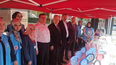 Devrek’te Diyanet Gençlik Merkezi tarafından açılan karma sergi ziyaretçiler tarafından